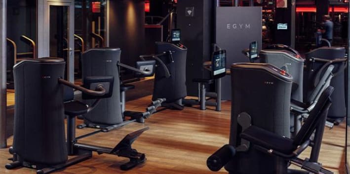 Circuit de machines de musculation EGYM équipées d'écrans